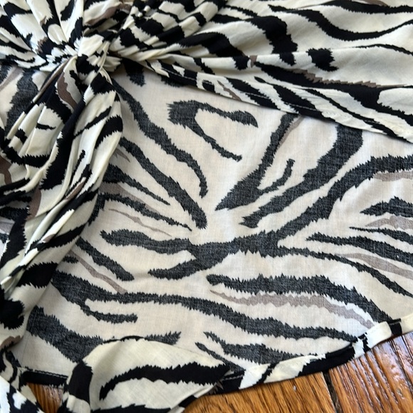 Kori America animal print top. Size Large. Cream and black. Great condition. - Picture 4 of 10